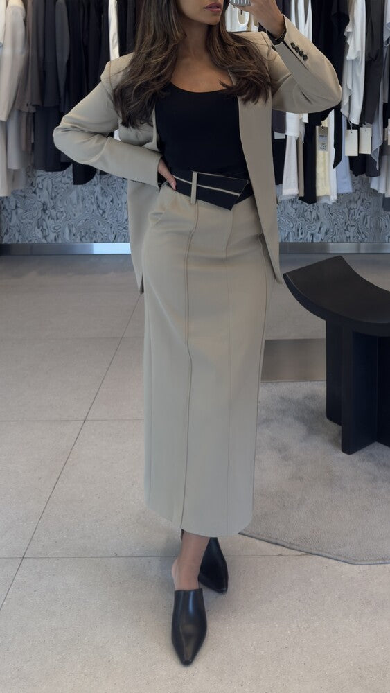 Relax Blazer + Skirt Set