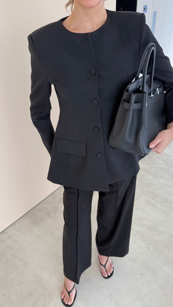 2 Pocket Round Neck Blazer