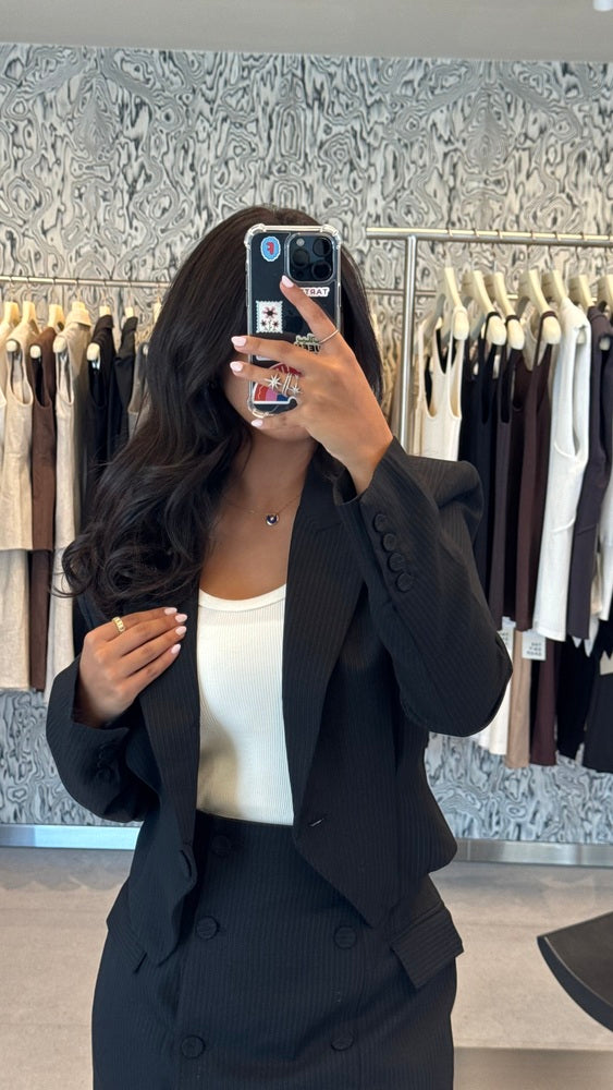 Single Button Crop Set