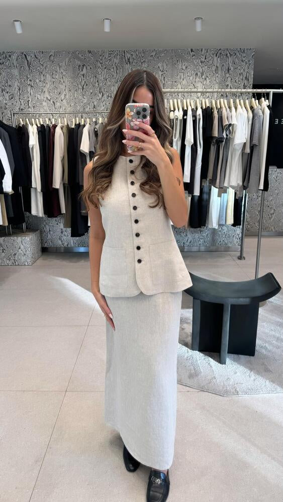 Chic Sleeveless Skirt Set