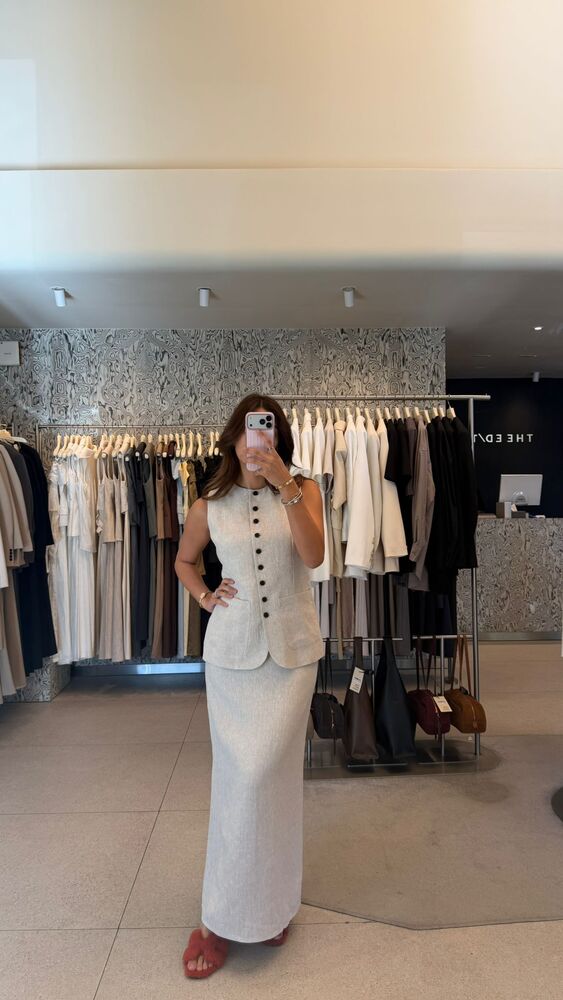 Chic Sleeveless Skirt Set